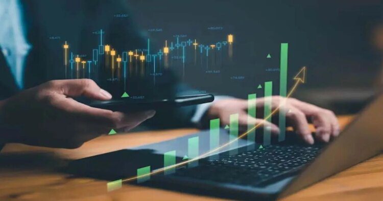 निफ्टी 25,000 पर पहुंचा, सेंसेक्स 81,768 पर खुला