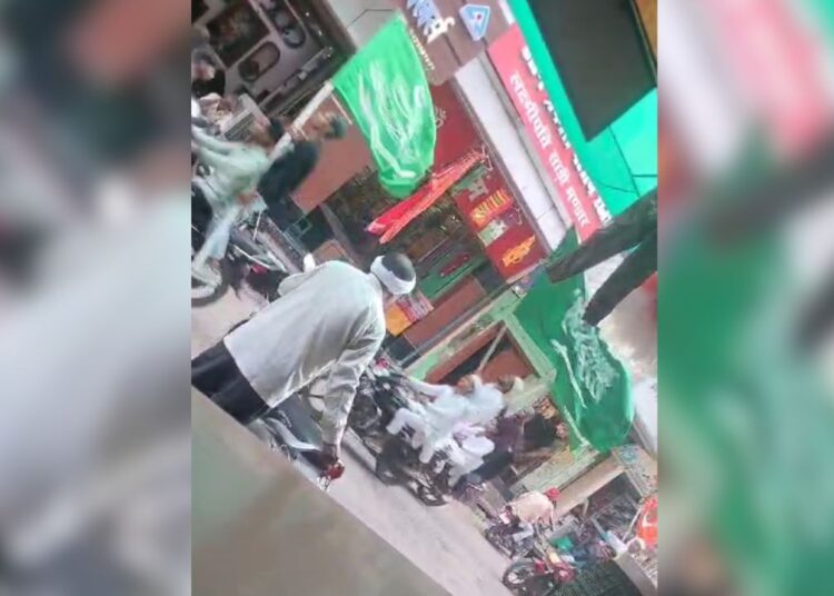 जौनपुर: बारावफात के जुलूस में ‘फिलिस्तीन जिंदाबाद’ के लगे नारे,