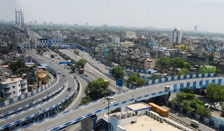 सड़क दुर्घटना में मोटरसाइकिल सवार दो व्यक्ति घायल