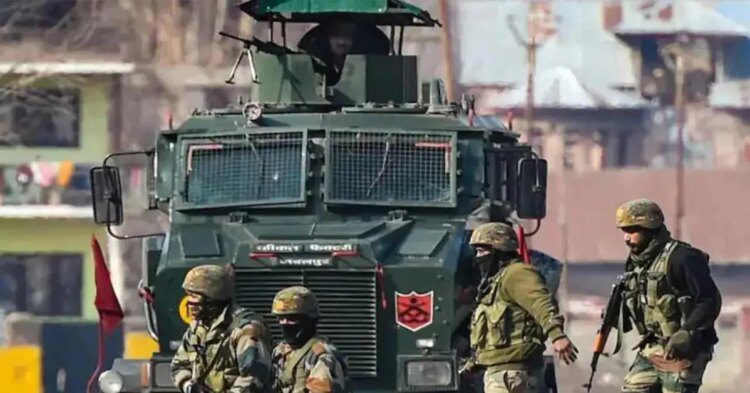 मणिपुर में प्रादेशिक सेना ने फंसे मजदूरों को बचाया