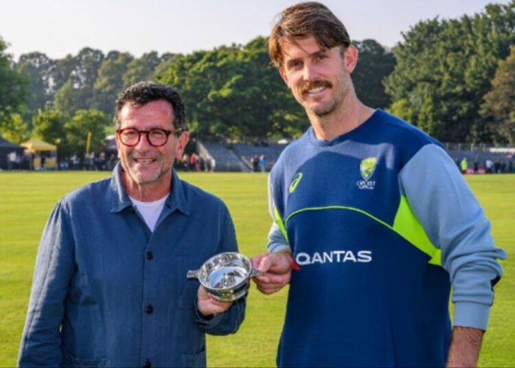 मिचेल मार्श के हाथ में पकड़ा दिया कटोरा