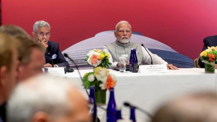 नरेंद्र मोदी