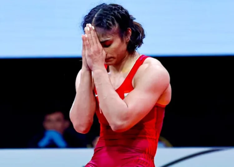 कांग्रेस जॉइन करने से पहले विनेश फोगाट ने छोड़ी रेलवे की नौकरी, कहा-