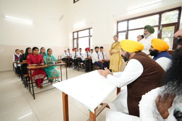 CM Mann in school ptm