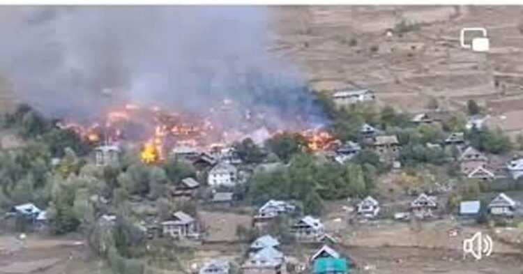 जम्मू-कश्मीर के किश्तवाड़ में आग लगने से 68 घर जलकर खाक 1 भीषण आग