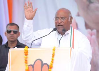 बटन दबाने की आवाज दिल्ली तक सुनाई दे