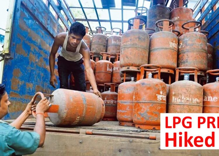 महीने की शुरुआत में महंगाई का झटका