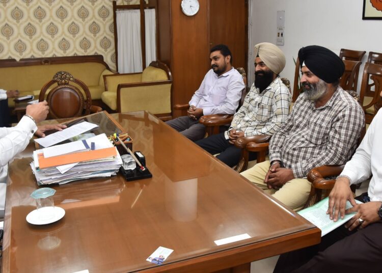 जायज़ मांगें स्वीकारने के आश्वासन के बाद पंजाब रोडवेज/पी.आर.टी.सी. अनुबंध कर्मियों की यूनियन ने हड़ताल का आह्वान वापस लिया 1 Laljit Singh Bhuller