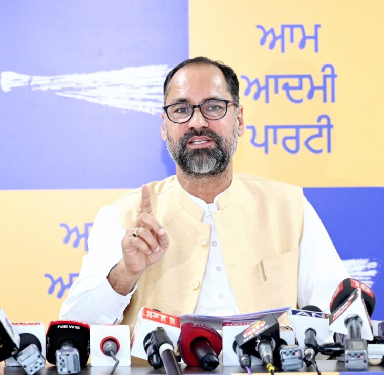 शिरोमणि अकाली दल का उपचुनाव न लड़ने का फैसला उनके राजनीतिक दिवालियापन को उजागर करता है: आप 1 Pawan Kumar