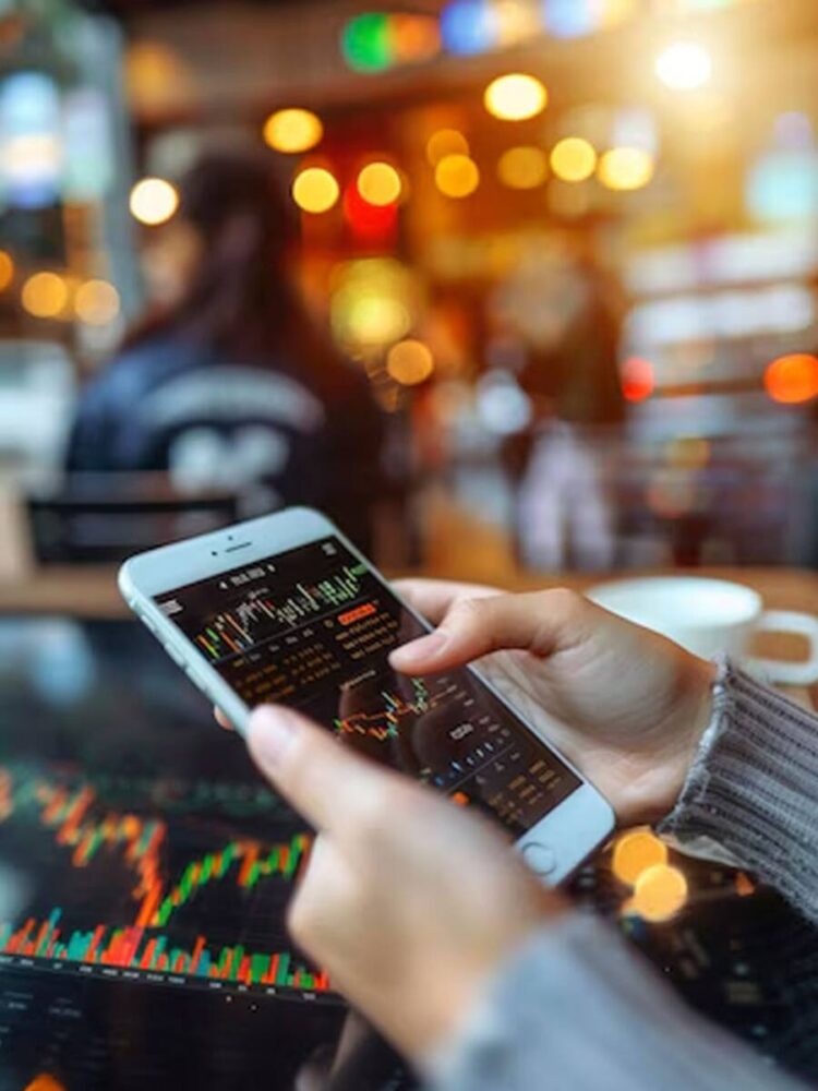 8 STOCKS जो आपके पैसे को बना सकते हैं कई गुना, सिर्फ 1 साल में