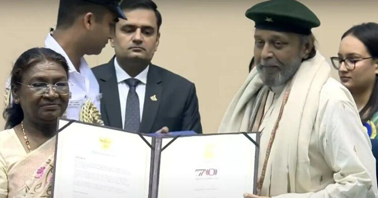 दादा साहेब फाल्के अवॉर्ड हासिल कर गदगद हुए Mithun Chakraborty, कहा- ‘मुझे भगवान से बहुत शिकायतें थीं…’ 1 दादा साहेब फाल्के अवॉर्ड हासिल कर गदगद हुए Mithun Chakraborty, कहा- ‘मुझे भगवान से बहुत शिकायतें थीं…’