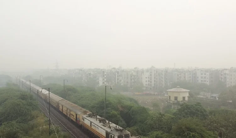 दिल्ली में गया मॉनसून, बढ़ने लगा प्रदूषण, 400 के करीब हुआ AQI 1 दिल्ली में गया मॉनसून, बढ़ने लगा प्रदूषण, 400 के करीब हुआ AQI