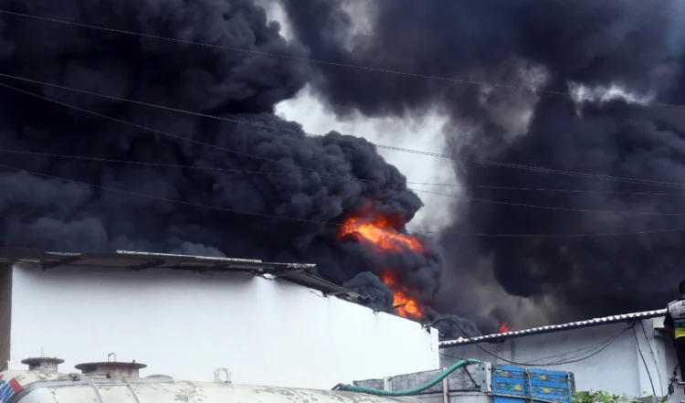 जम्मू-कश्मीर: बारामूला में अदालत के साक्ष्य कक्ष में ग्रेनेड फटने से एक पुलिसकर्मी घायल