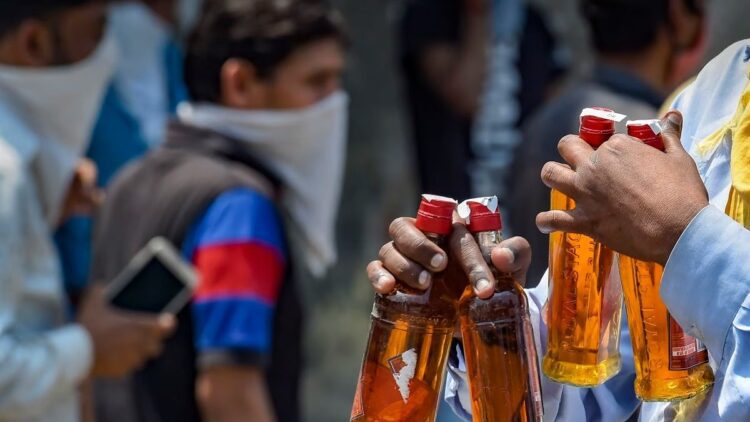 झारखंड शराब घोटाले से जुड़े धनशोधन मामले में IAS अधिकारी समेत अन्य के ठिकानों पर छापेमारी