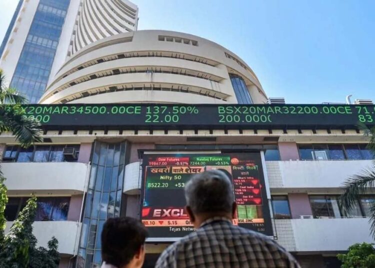 धनतेरस के दिन सपाट खुला शेयर बाजार, FII की बिकवाली के बीच Nifty-Sensex में गिरावट