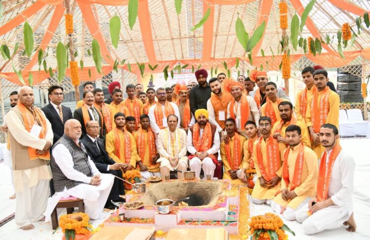 महर्षि दयानंद सरस्वती ने शिक्षा और समाज सुधार के क्षेत्र में महान कार्य किए - मुख्यमंत्री भगवंत मान 1 महर्षि दयानंद सरस्वती