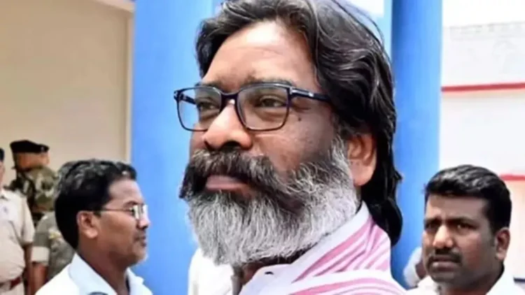 झारखंड चुनाव में हेमंत सोरेन ने चलाया तीर, बीजेपी नहीं ढूंढ पाई कोई समाधान, हुई चारो खाने चित्त 1 Hemant