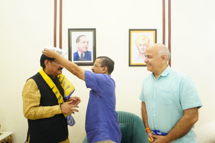 दिल्ली चुनाव से पहले भाजपा को लगा दूसरा बड़ा झटका 1 Join AAP