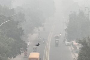 एनसीआर में छाई स्मॉग की चादर, पारे में आई गिरावट; दिल्ली में औसत एक्यूआई 349