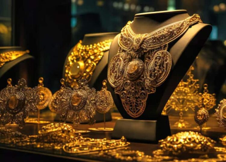 गोल्ड खरीदने वालों के लिए बड़ी खुशखबरी, अभी इतना सस्ता होगा सोना