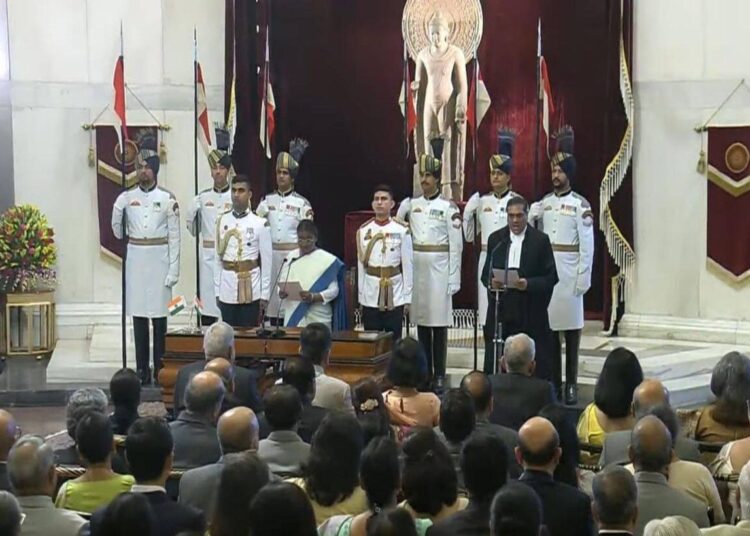 जस्टिस संजीव खन्ना बने 51वें चीफ जस्टिस, राष्ट्रपति द्रौपदी मुर्मू ने दिलाई पद की शपथ