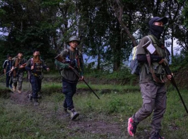 हिंसा-आगजनी पर उतारु भीड़ ने भाजपा-कांग्रेस दफ्तर में की लूट, सुरक्षा बलों की फायरिंग में 1 की मौत