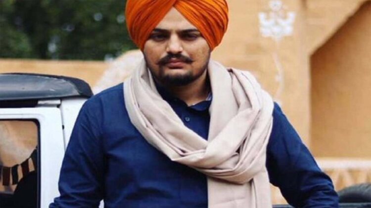 BREAKING : Sidhu Moosewala के ताया के गनमैन को लगी गोली,