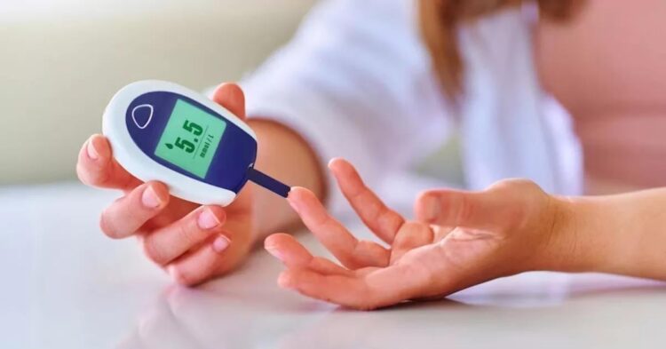 डायबिटीज के मरीज इन फूड को अपनी डाइट से करें बाहर, सेहत को हो सकते हैं नुकसान