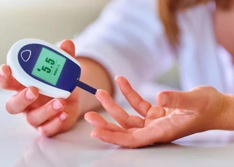 डायबिटीज के मरीज इन फूड को अपनी डाइट से करें बाहर, सेहत को हो सकते हैं नुकसान