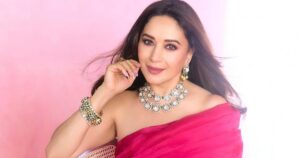 फंक्शन में पहनने है Earrings, तो Madhuri Dixit से लीजिए इंस्पिरेशन