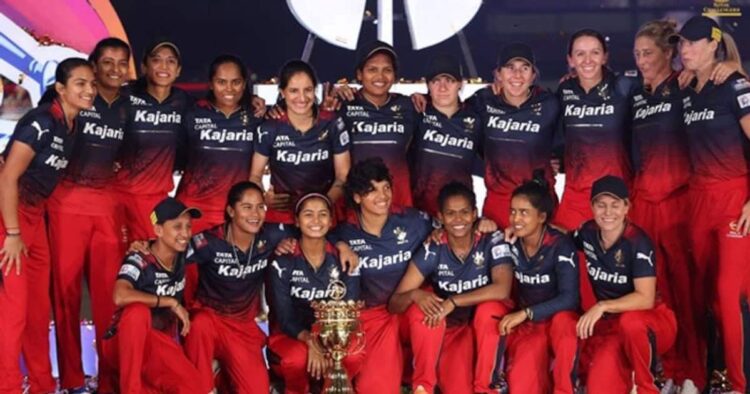 WPL 2025: आरसीबी ने स्मृति समेत इन 14 खिलाड़ियों को किया रिटेन