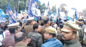 BSP's strong protest in Lucknow