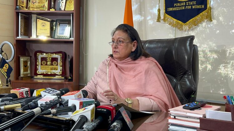 महिला आयोग