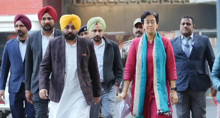 Delhi vs Haryana Water Crisis : आतिशी और भगवंत मान की चुनाव आयोग से आपात मांग - क्या खत्म होगा जहरीले पानी का खतरा? 1 Delhi vs Haryana Water Crisis