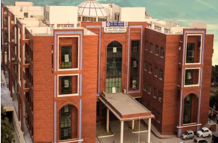 Amritsar Mayor Election: BJP का किसी का साथ देने से इनकार; AAP और कांग्रेस में कांटे की टक्कर 1 Amritsar Mayor Election