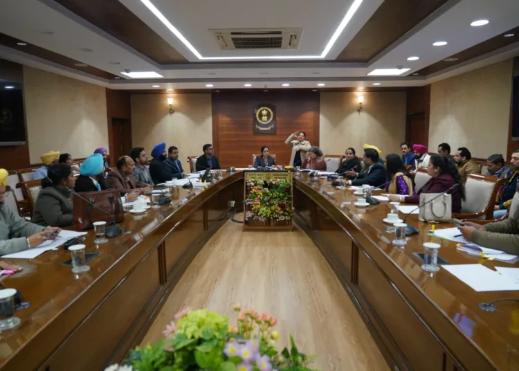 Punjab Government Plans: दिव्यांगजनों के लिए योजनाओं पर फोकस, U.D.I.D. Cards और रोजगार शिविर प्राथमिकता में! 1 Dr. Baljit Kaur