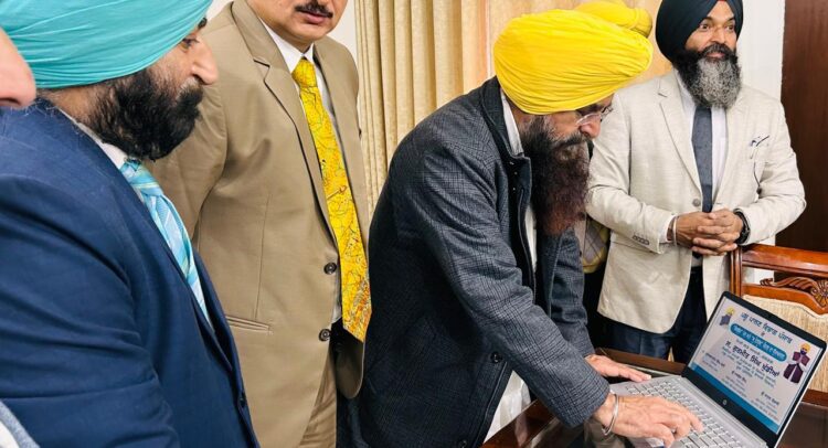 सोशल मीडिया की दुनिया में पशुपालन विभाग ने भी की शिरकत 1 Gurmeet Singh Khudian