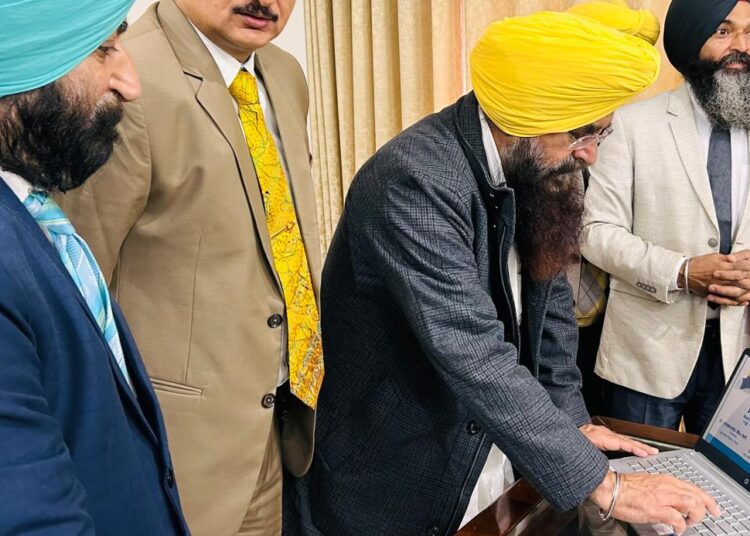 सोशल मीडिया की दुनिया में पशुपालन विभाग ने भी की शिरकत 1 Gurmeet Singh Khudian