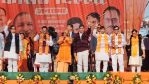 योगी आदित्यनाथ (Yogi Adityanath), अरविंद केजरीवाल (Arvind Kejriwal), दिल्ली चुनाव (Delhi Election), गंगा स्नान (Ganga Snan), यमुना स्नान (Yamuna Snan), नमामि गंगे योजना (Namami Gange Scheme), महाकुंभ (MahaKumbh), यूपी विकास (UP Development), दिल्ली सड़कों की हालत (Delhi Roads Condition), सीवर और पानी की समस्याएं (Sewer and Water Problems), मथुरा वृंदावन यमुना (Mathura Vrindavan Yamuna), यूपी और दिल्ली की तुलना (Comparison of UP and Delhi).