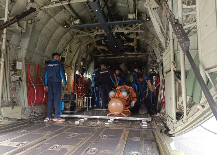 "असम के उमरंगसो में फंसे खनिकों की मदद को पहुंची Indian Navy, रेस्क्यू ऑपरेशन तेज" 1 INDIAN NAVY TEAM DEPLOYED TO ASSIST IN RESCUE OF MINERS TRAPPED IN UMRANGSO, ASSAM