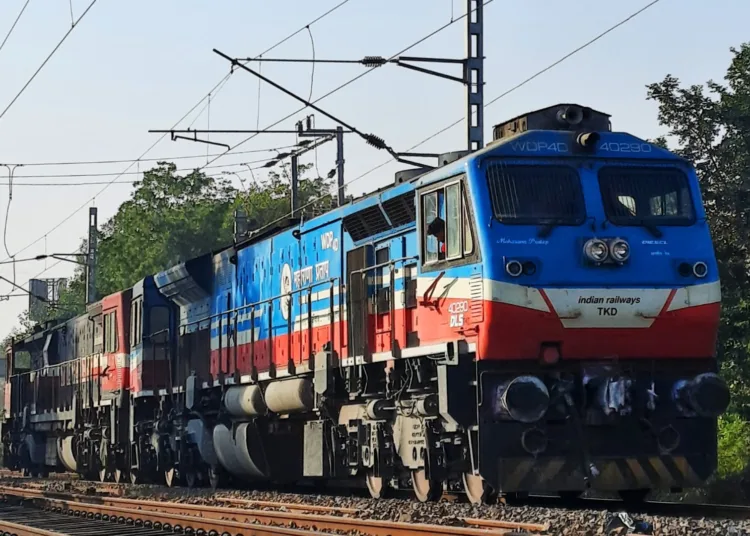 Indian Railways RAC Update, Bedroll for RAC passengers, Railway AC Coach सुविधाएं, Reservation Against Cancellation, RAC और Waiting का अंतर, रेलवे नई सुविधाएं 2025, Sleeper Class RAC Seats, Indian Railways News, Bedroll Packet Details, Train Travel Updates।