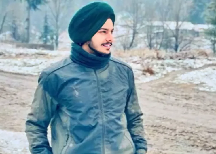 कुपवाड़ा (Kupwara) के कलारूस इलाके में पंजाब का अग्निवीर जवान हुआ शहीद! 1 कुपवाड़ा (Kupwara), अग्निवीर जवान (Agniveer Soldier), पंजाब (Punjab), शहीद जवान (Martyr Soldier), मीडियम रेजिमेंट यूनिट (Medium Regiment Unit), कुपवाड़ा गोलीबारी (Kupwara Firing Incident), लवप्रीत नरिंदर (Luvpreet Narinder), भारतीय सेना (Indian Army), भगवंत मान (Bhagwant Mann), अग्निवीर योजना (Agniveer Scheme), सेना के जवान (Soldiers), शोक संवेदनाएं (Condolences), पंजाब सरकार (Punjab Government), सैन्यकर्मी की मौत (Military Death).