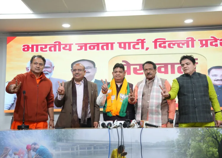 AAP leader joins BJP, Kuldeep Mittal BJP, Arvind Kejriwal Liquor Scam, Delhi MCD elections, AAP corruption, BJP news, Arvind Kejriwal bail, Kuldeep Mittal resigns, Delhi politics news, आम आदमी पार्टी भ्रष्टाचार।