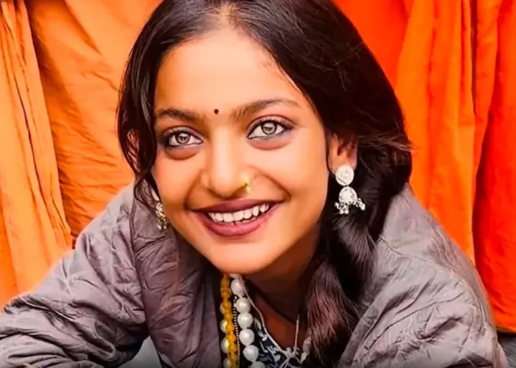 Mahakumbh Viral Girl, Monalisa News