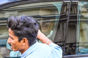 Saif Ali Khan Attack, सैफ अली खान हमला, Sanjay Nirupam Questions, संजय निरुपम सवाल, Lilavati Hospital, लीलावती अस्पताल, Mumbai Security, मुंबई सुरक्षा, Bollywood News, बॉलीवुड न्यूज, Quick Recovery, जल्दी ठीक होना, Conspiracy Theories, साजिश के सिद्धांत, Legal System Criticism, कानून व्यवस्था आलोचना.