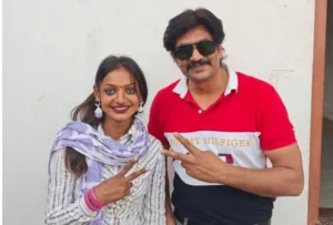 blue eyed viral girl Monalisa