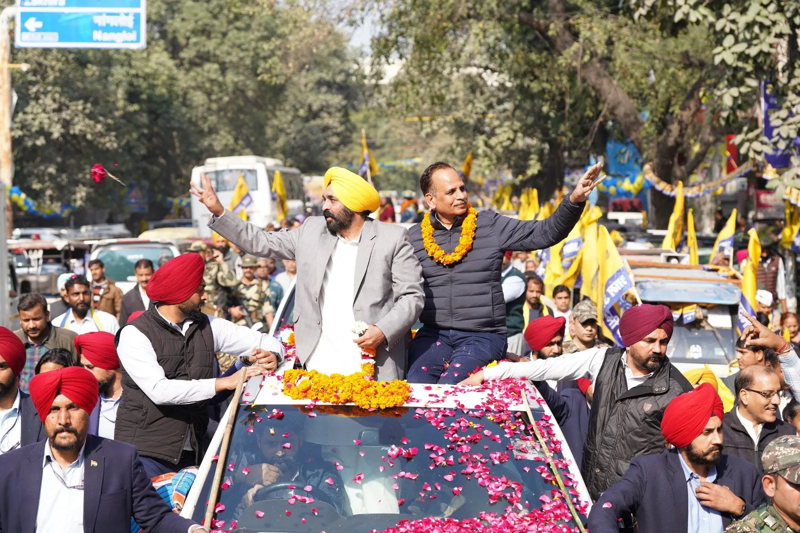 Bhagwant Mann ने लोगों से केजरीवाल को जीताने की अपील की, कहा - राजनीति के बजाय प्रगति को चुनें 4 03 2