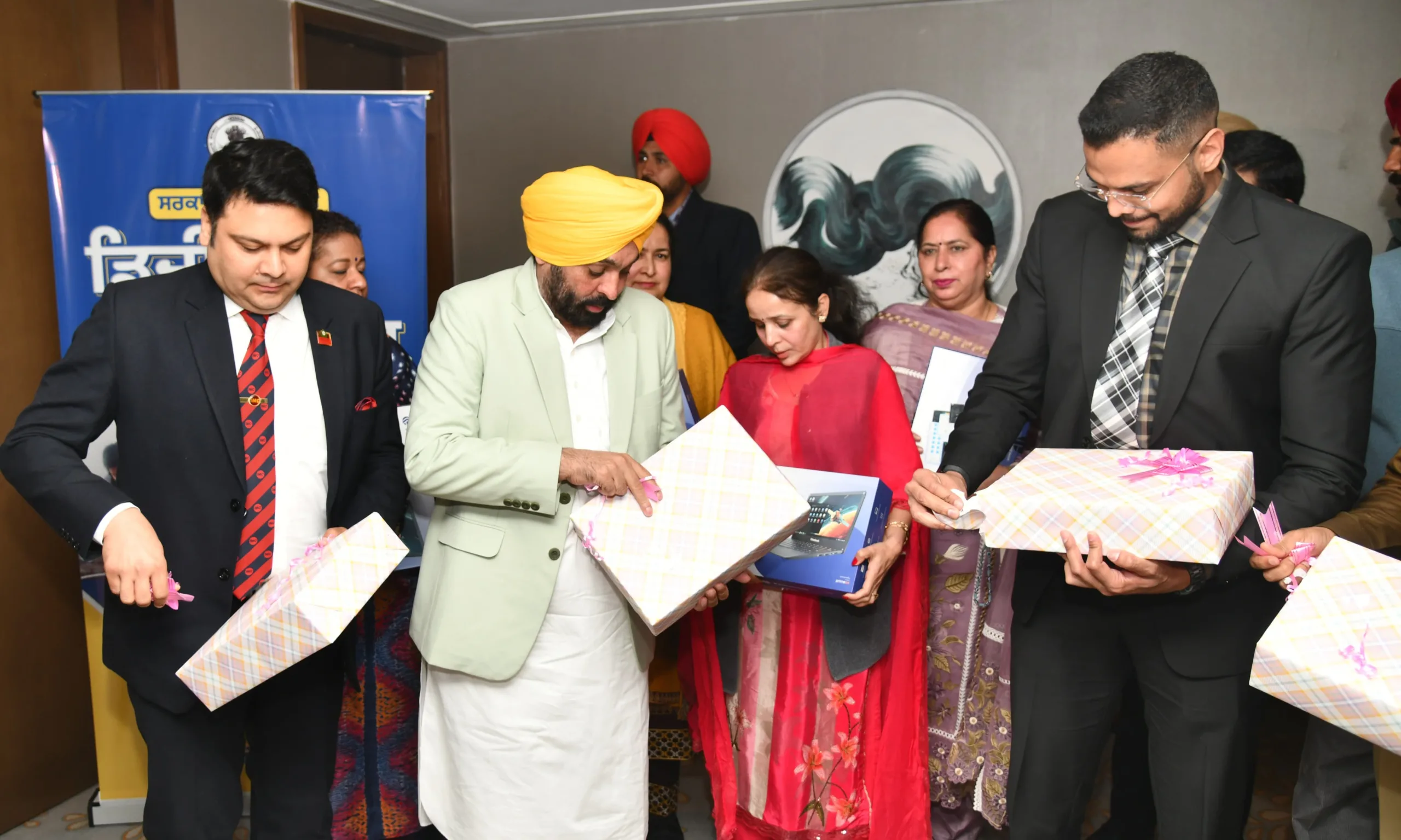 मुख्यमंत्री द्वारा लुधियाना में डिजिटल शिक्षा पहल की शुरुआत 4 3 scaled