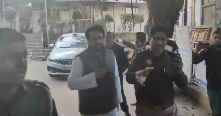 Delhi Police के रडार पर थे AAP MLA अमानतुल्लाह खान, अब खुद पहुंचे पूछताछ के लिए! 1 Amantullah Khan