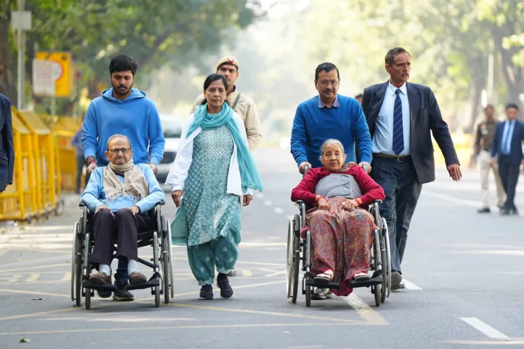 केजरीवाल समेत ‘‘आप’’ नेताओं ने मतदान कर कहा, ‘‘गुंडागर्दी हारेगी, दिल्ली जीतेगी’’ 1 Arvind